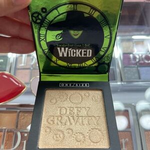 One/Size Wicked Gold Highlighter
